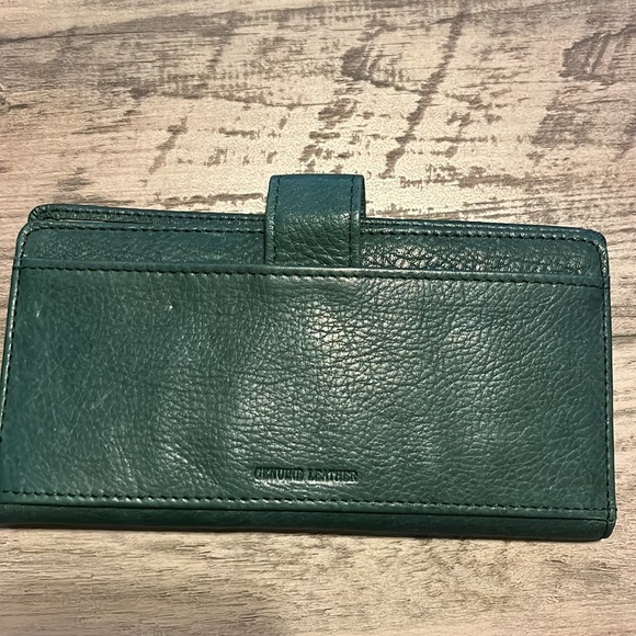 ROLFS New leather hunter green wallet. NEW - Picture 2 of 4
